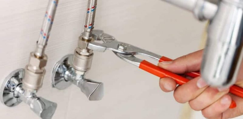 plumber-repairing-water-hammer-problem